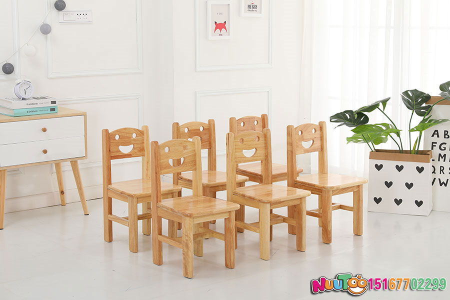 學前班幼兒課桌要求應該是？有很多不同的標準